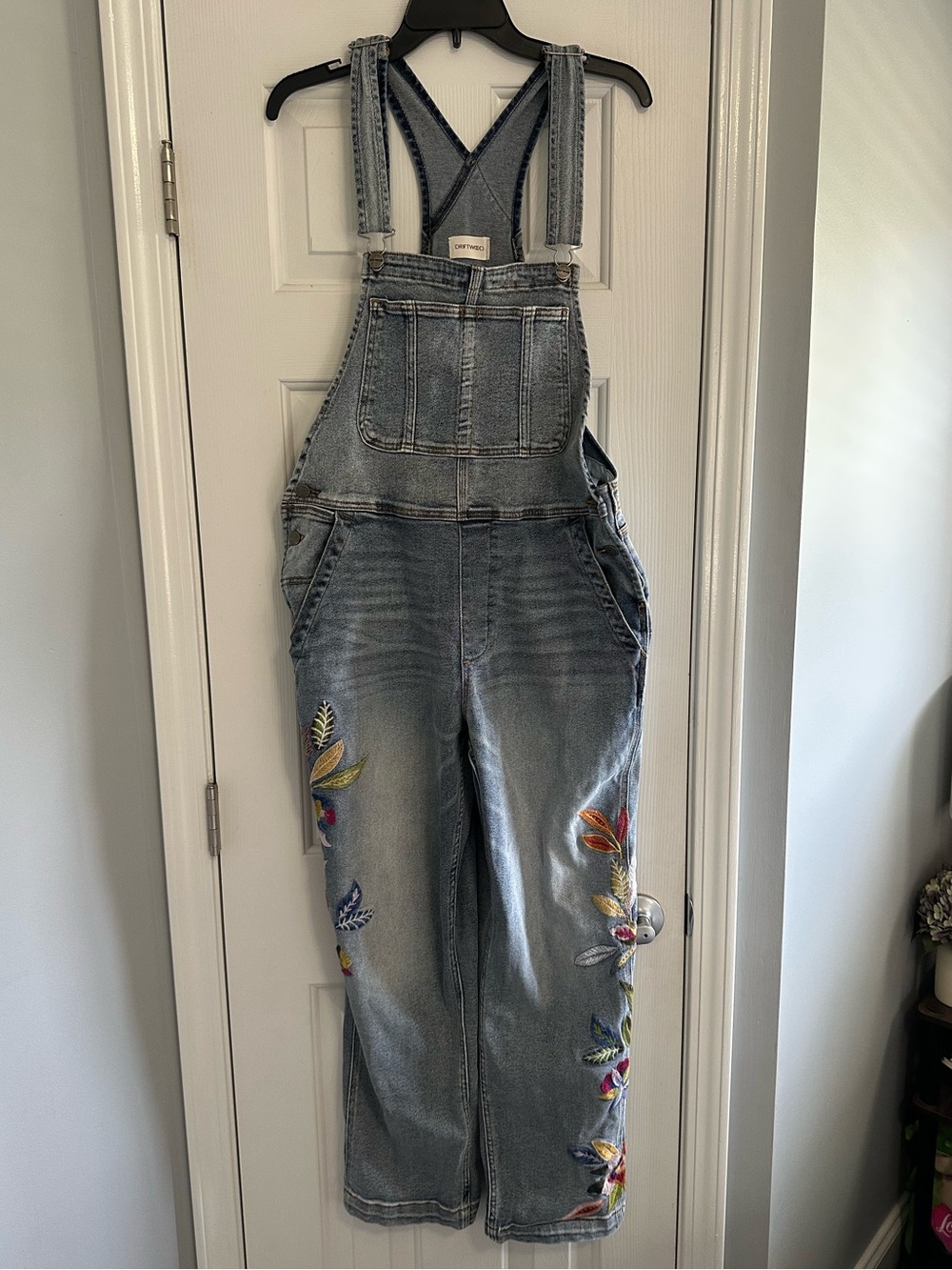 Free People Driftwood Embroidered Floral Denim Overalls XL Cropped Wide Leg Boho - Picture 6 of 9